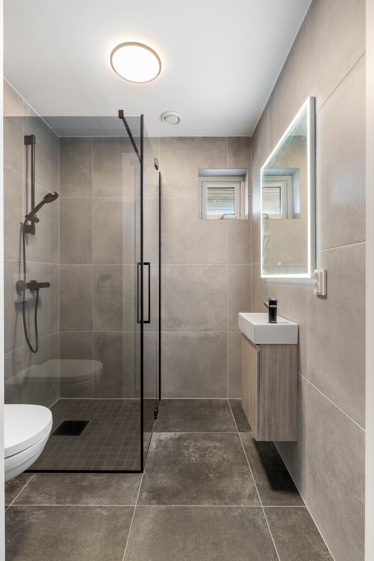 Badet byr på komfort kombinert med moderne design. Galleribilde