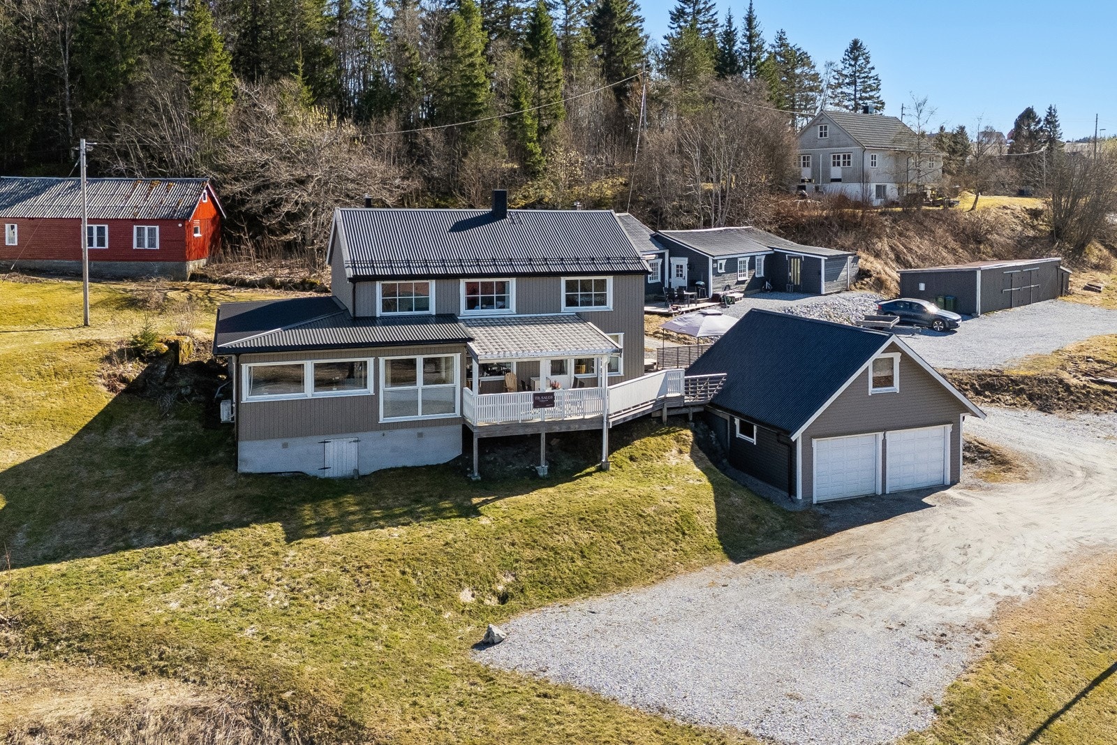 En godt vedlikeholdt enebolig med landlig beliggenhet ved Lyngstad / Kjerknesvågen. Galleribilde