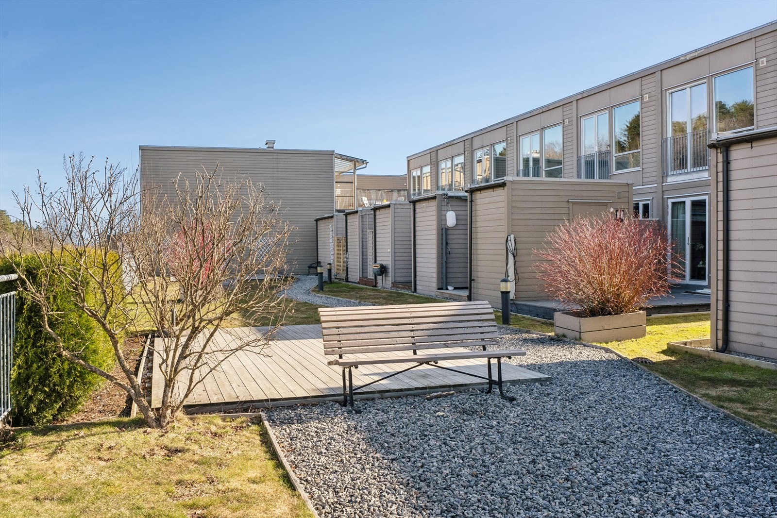Portalen Borettslag har hyggelige og velholdte fellesarealer med sittegrupper og grøntområder. Galleribilde