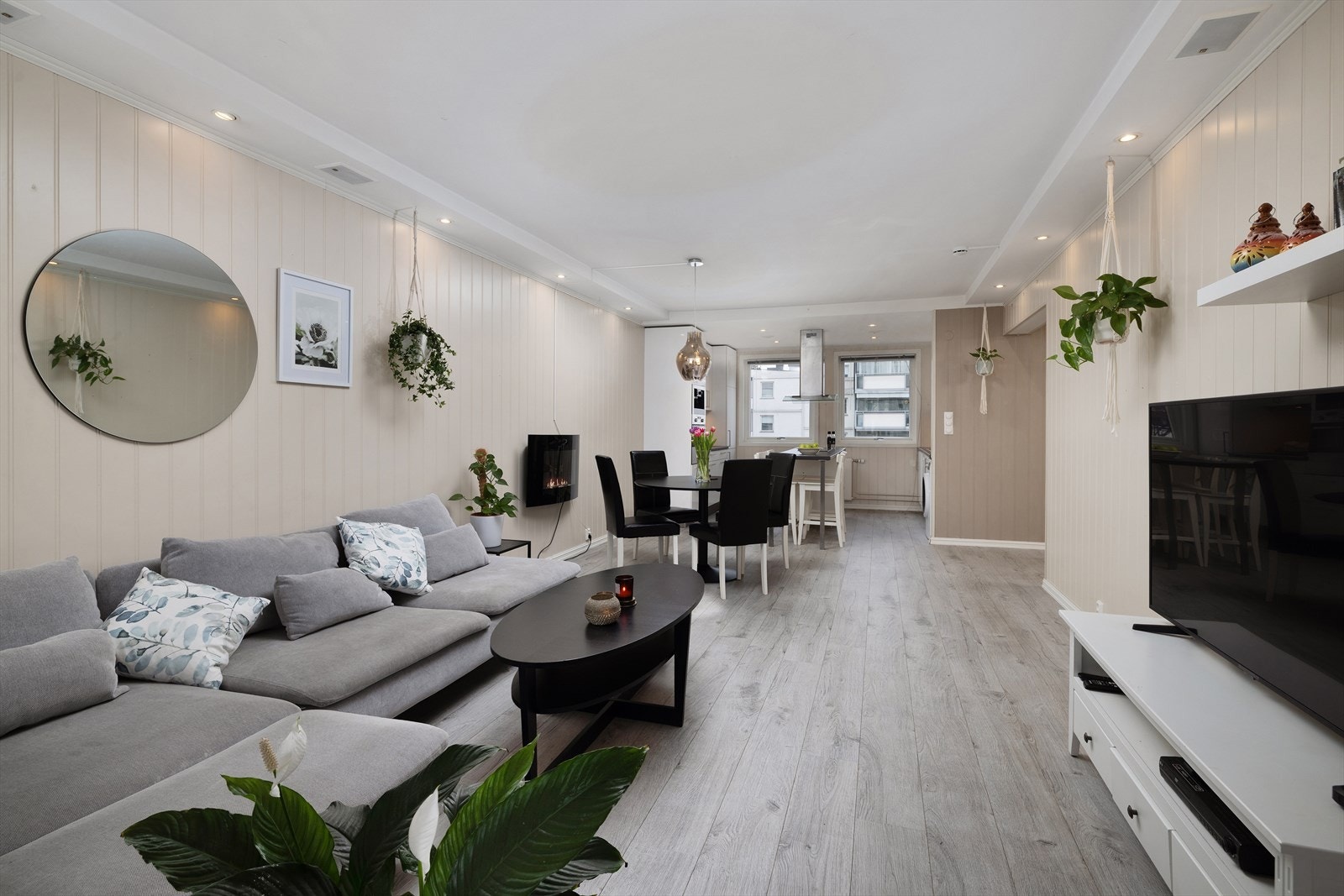 Velkommen til Nansenveien 28! En gjennomgående 3-roms leilighet med en åpen og sosial planløsning som skaper en luftig atmosfære. Foto: Morten Norman Larsen. Galleribilde