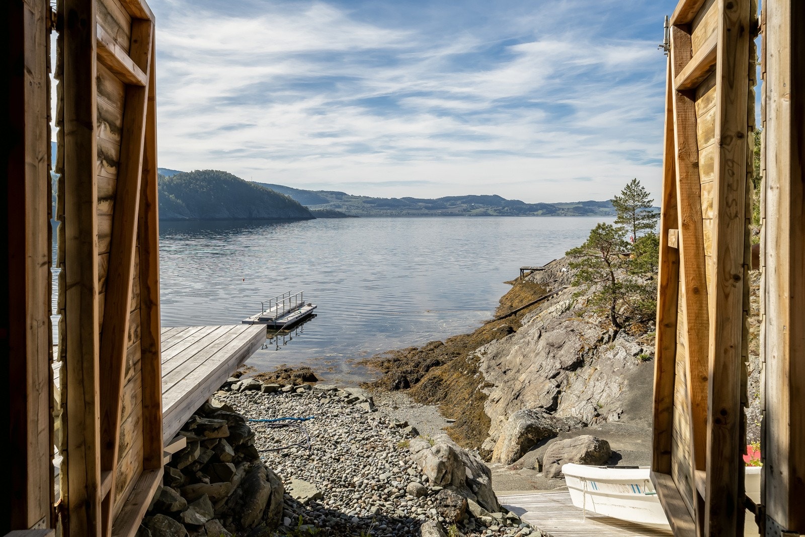 Fra naustet kan man enkelt sjølegge båten, kanoen eller hva man måtte ønske. Galleribilde