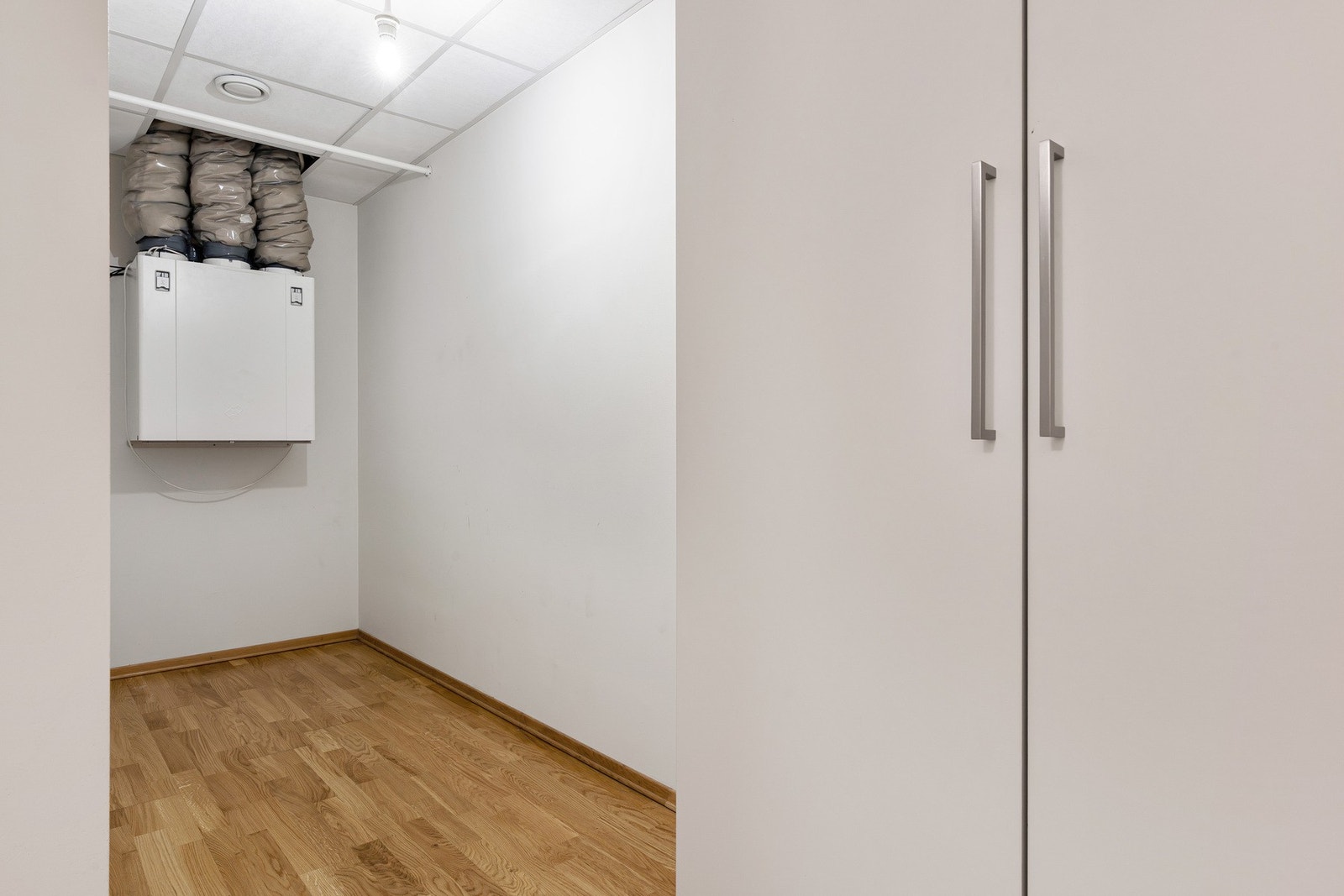 Det er en bod i leiligheten og en som ligger like utenfor, med tilkomst fra felles gang Galleribilde