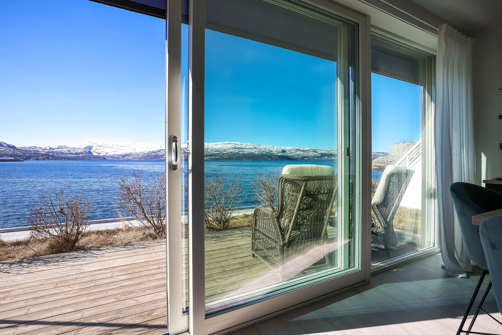 Fra stue/kjøkken er det utgang til en terrasse. Galleribilde