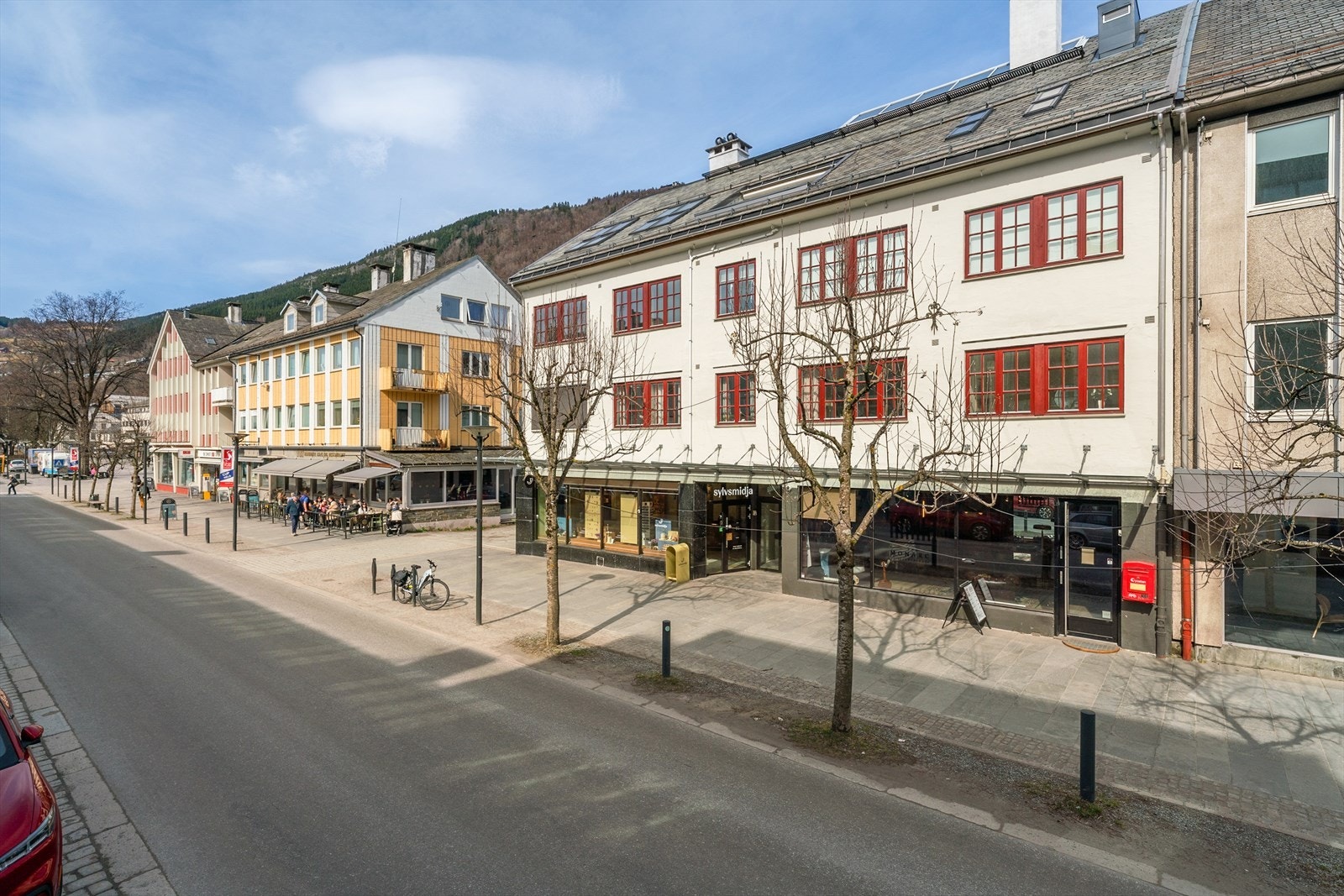Har du spørsmål om eiendommen eller passer ikke oppsatt visning? Ta kontakt med eiendomsmegler på tlf eller e-post. Galleribilde
