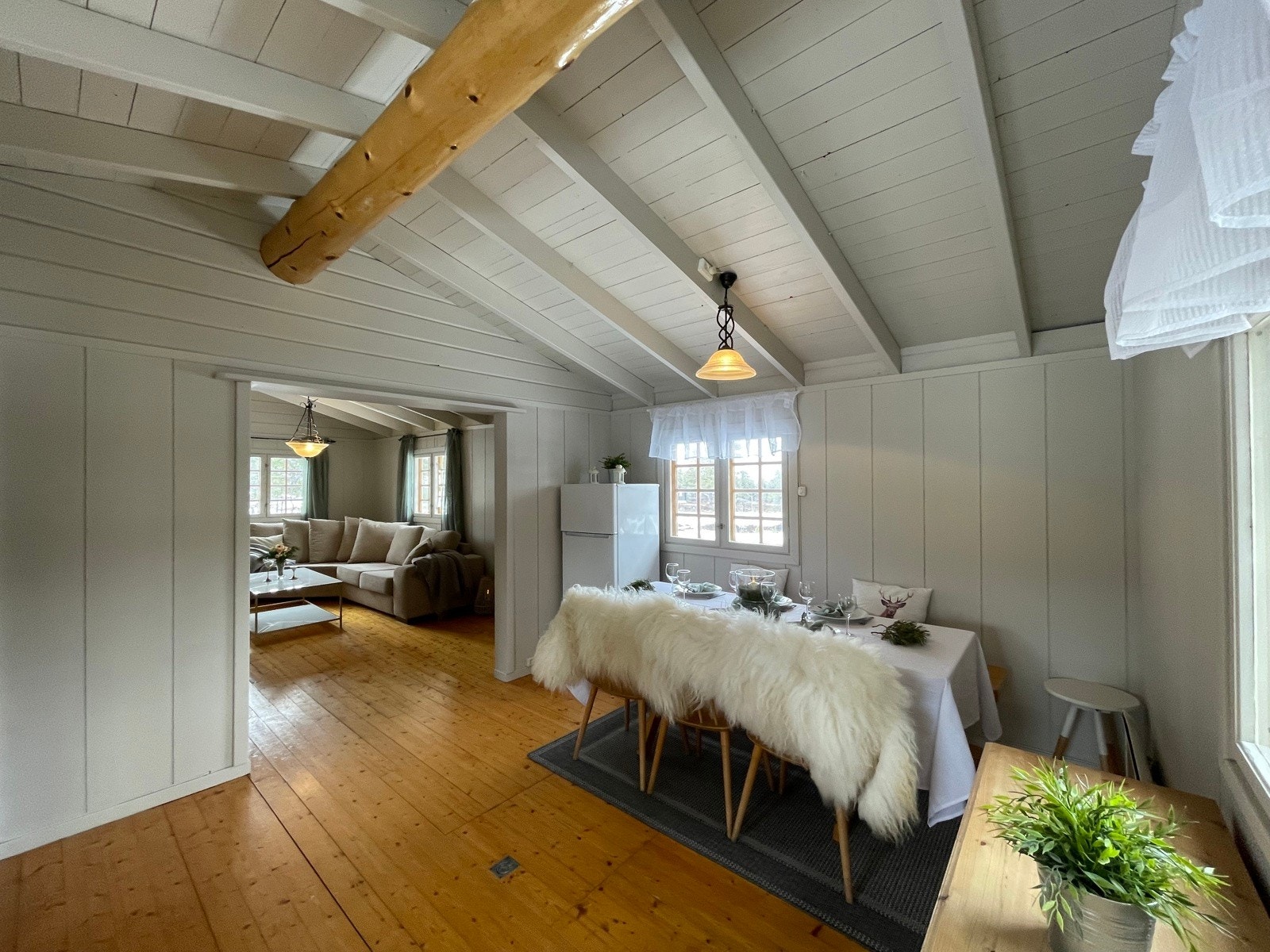 God plass til langbord Galleribilde