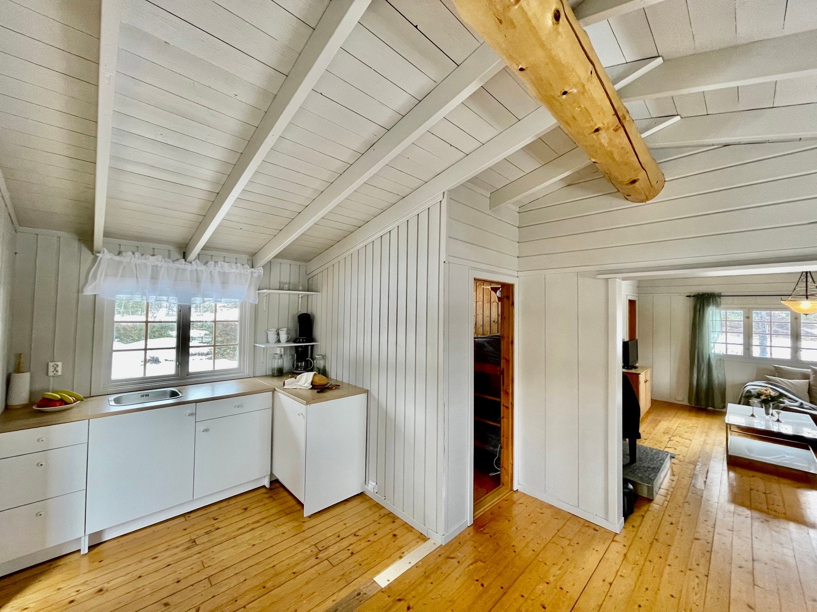 Legg merke til den åpne himlingen Galleribilde