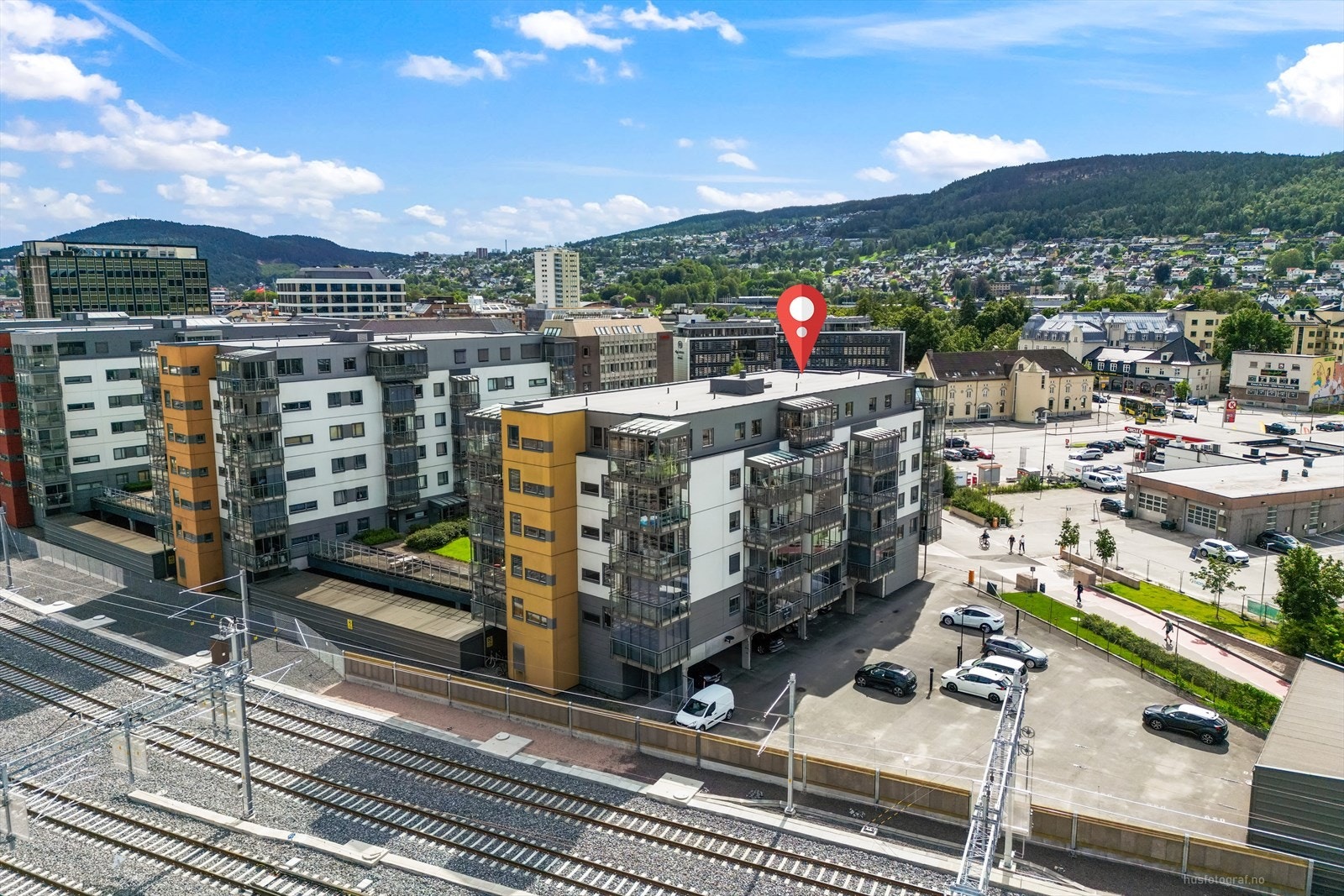 Kort vei til Marienlyst området med Drammens Museum, Drammensbadet med ett av Norges flotteste utendørs og innendørs badeanlegg, Drammenshallen, friidrettsstadion, kunstgressbane med kunstis vinterstid og Marienlyststadion med treningssenter. Galleribilde