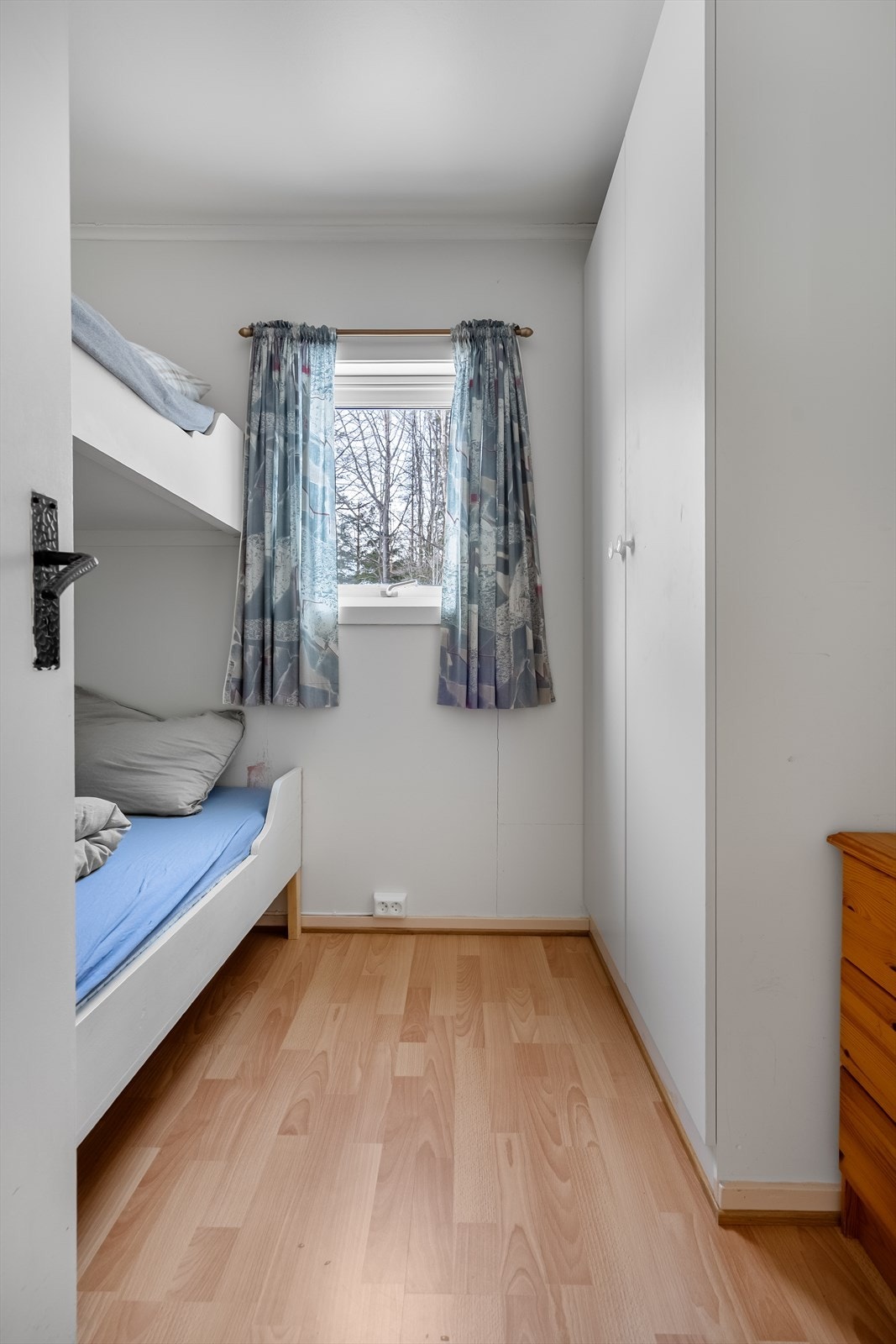 Soverom 2 god plass til garderobeskap. Galleribilde