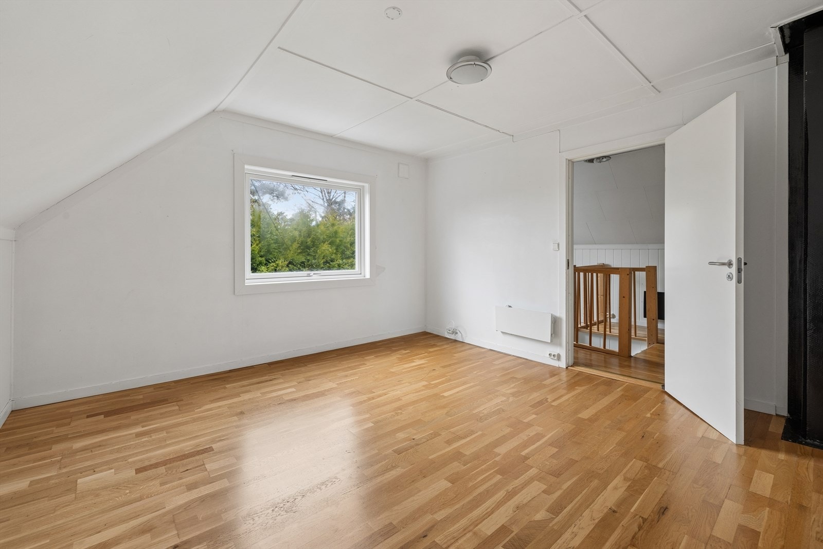 Boligen har totalt tre soverom, alle praktisk plassert i andre etasje. Galleribilde