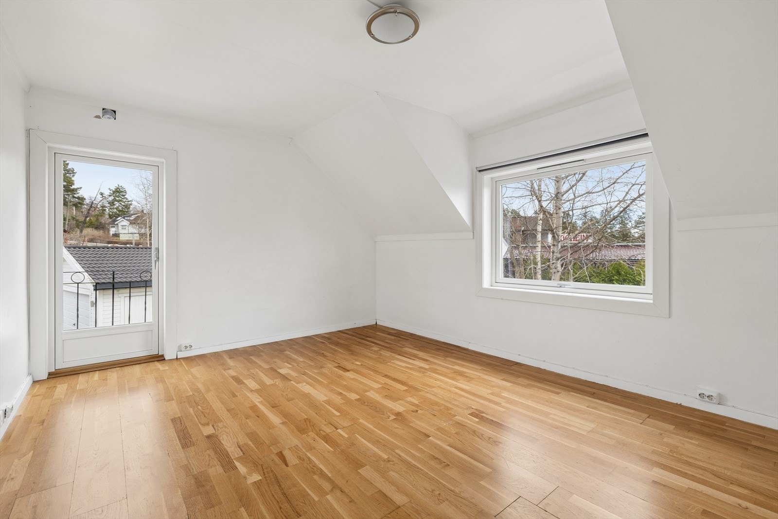 Hovedsoverommet har direkte utgang til en egen, liten balkong. Galleribilde
