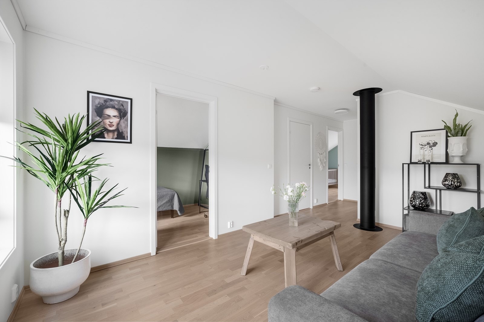 Fra loftstuen har du tilgang til de øvrige rommene i etasjen Galleribilde