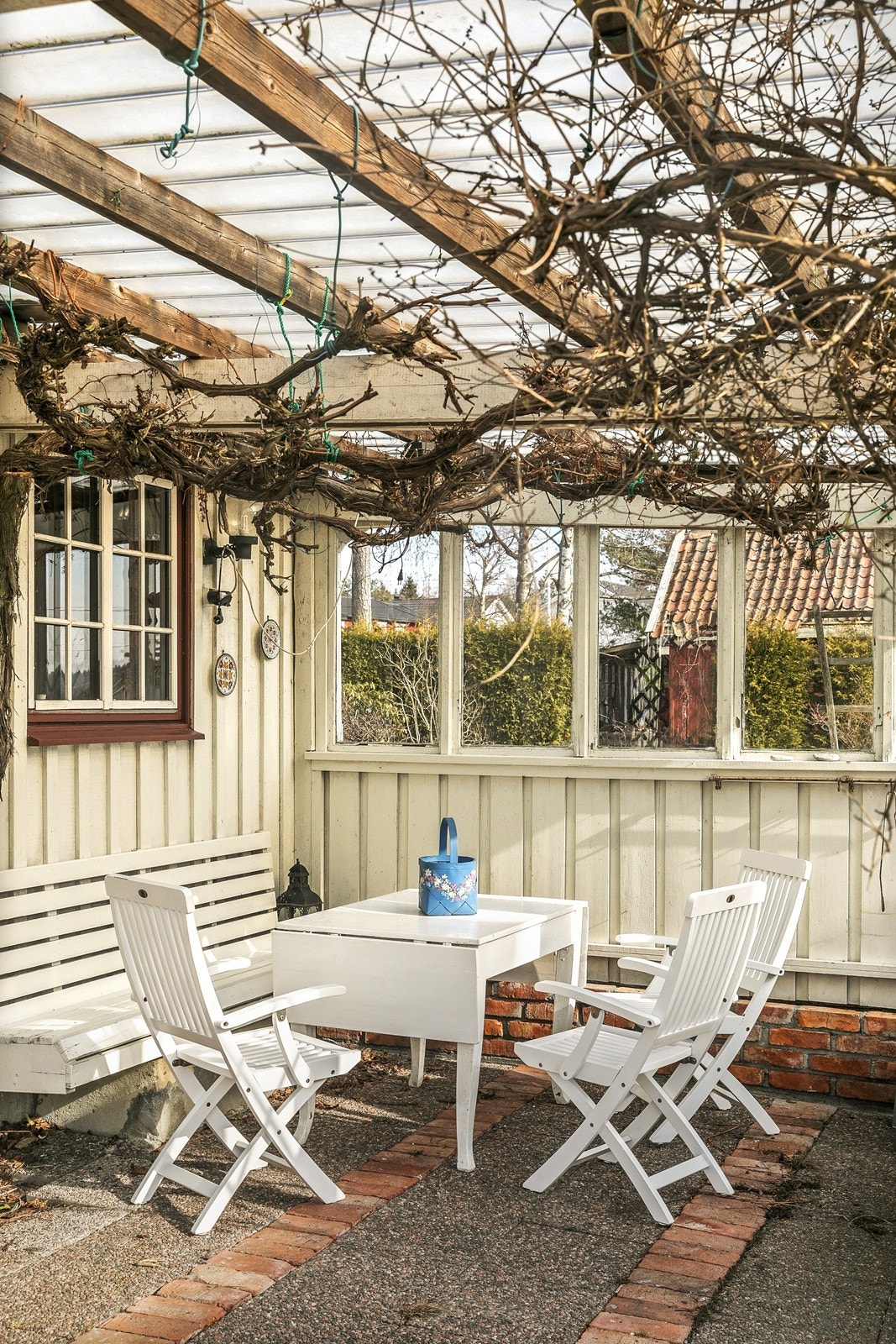En lun og skjermet krok for utendørs hygge. Galleribilde