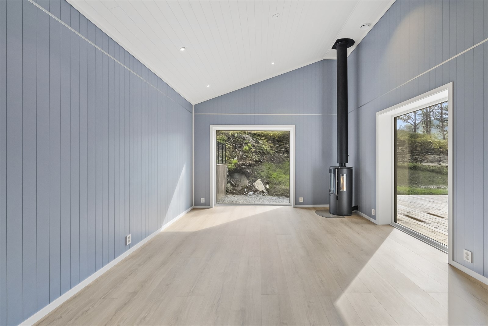 Rommet er lyst og innbydande, klart for dine møblar og din personlege stil. Galleribilde
