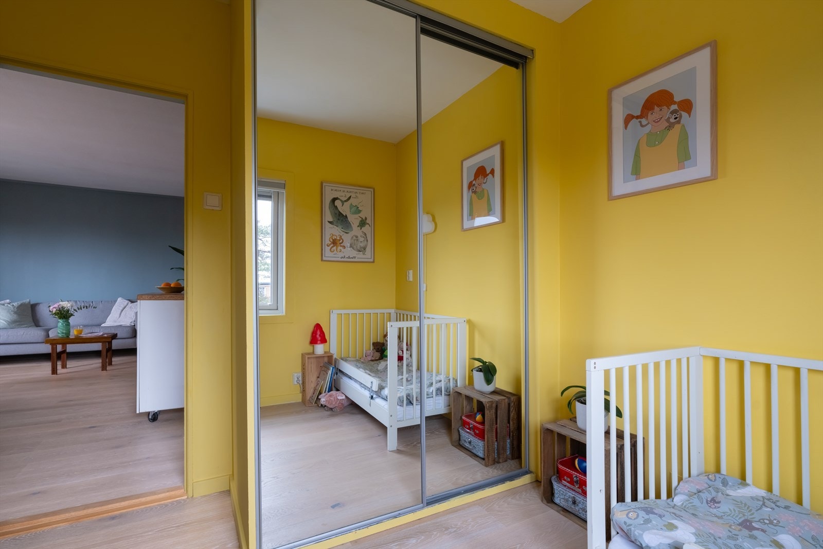 Det er integrert et praktisk skap på soverommet Galleribilde