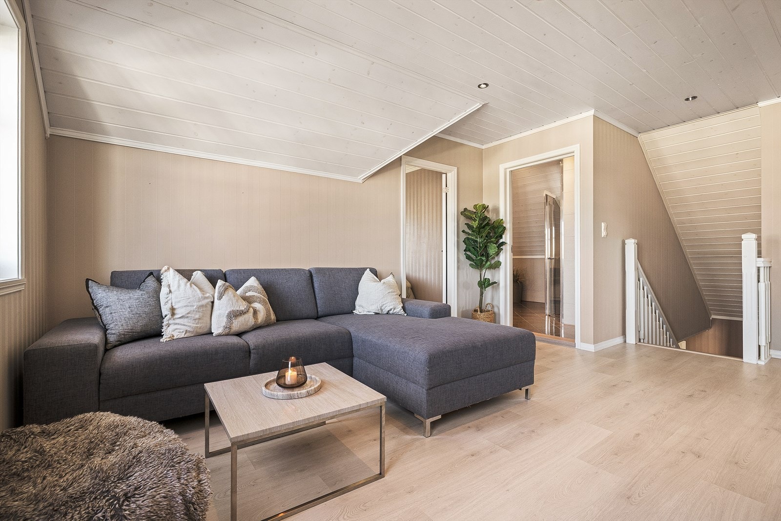 Etasjen har 3 gode soverom og bad. Galleribilde