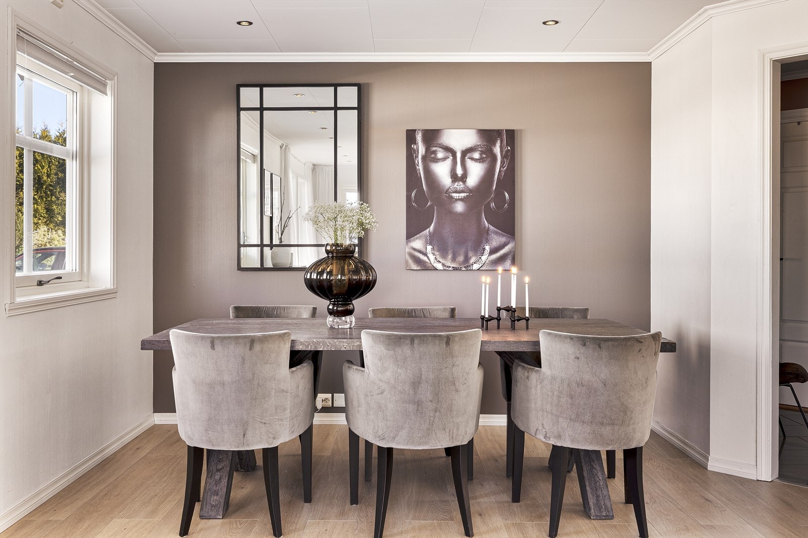 God plass til spisebord. Galleribilde