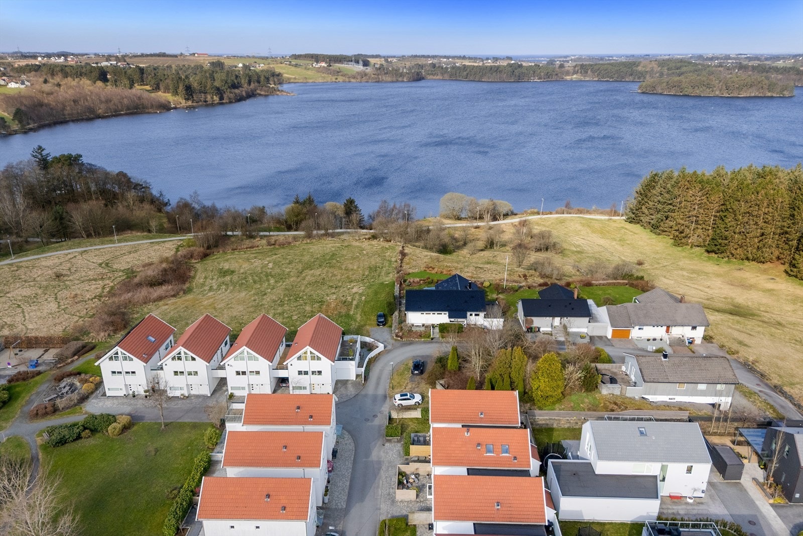 I nærheten finner du også Dyrnes natursenter og muligheter for kajakk- og kanoutleie. Galleribilde