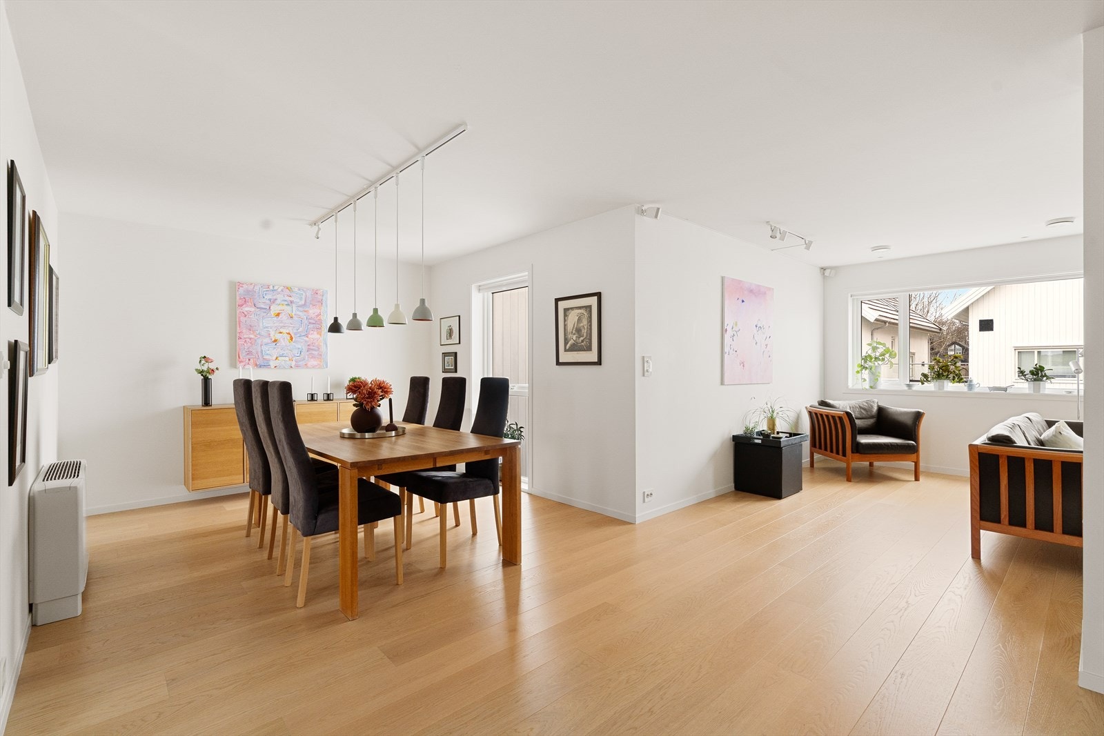 Etasjen er av god størrelse og kan innredes med ønsket møblement. Galleribilde