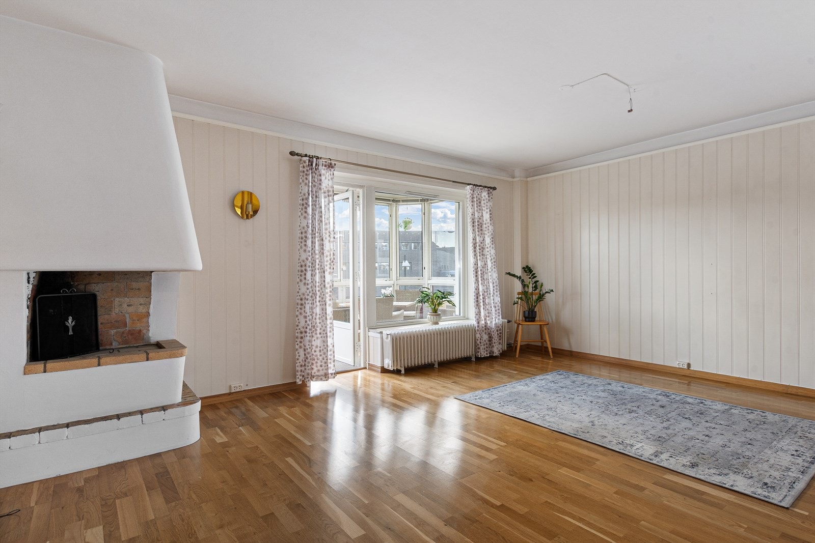 Fra stuen er det utgang til en herlig innglasset balkong ! Galleribilde