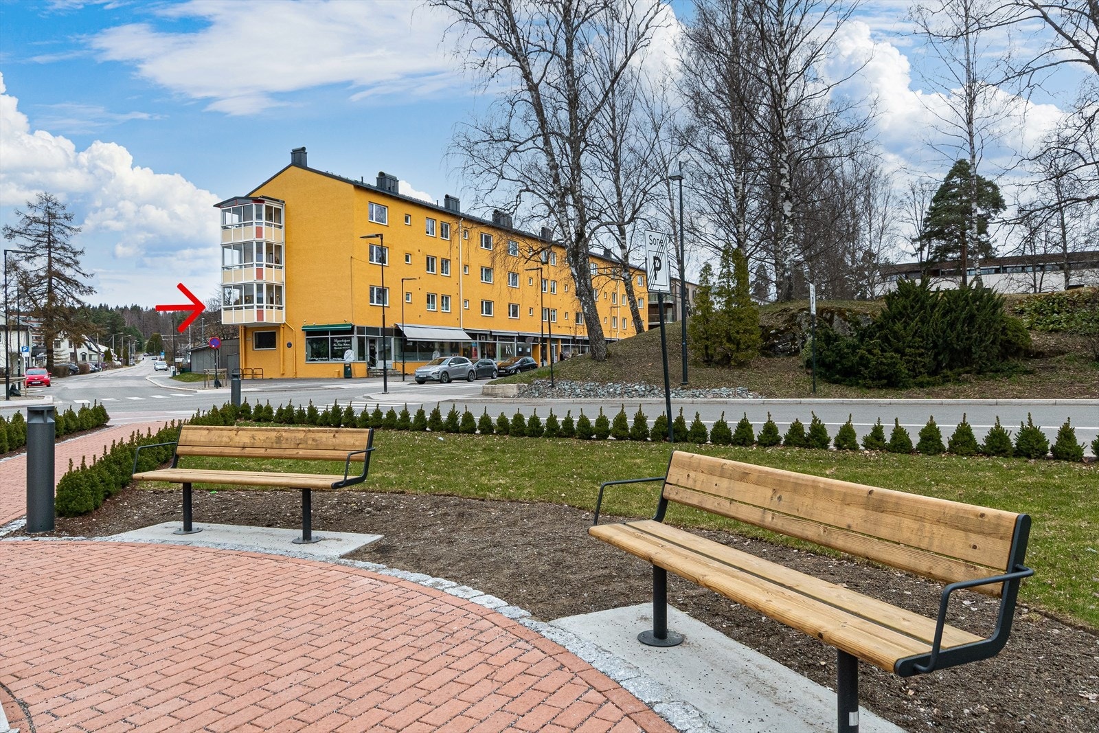 Velkommen til en koselig 2(3)-roms leilighet midt i Kongsvinger sentrum med toppers beliggenhet og kongelig utsikt til 17. mai toget! Galleribilde