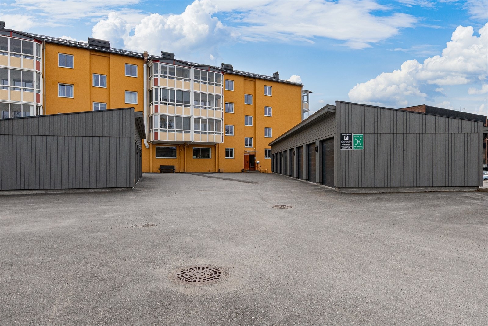 Det medfølger en garasjeplass i rekke fra 2017. Galleribilde