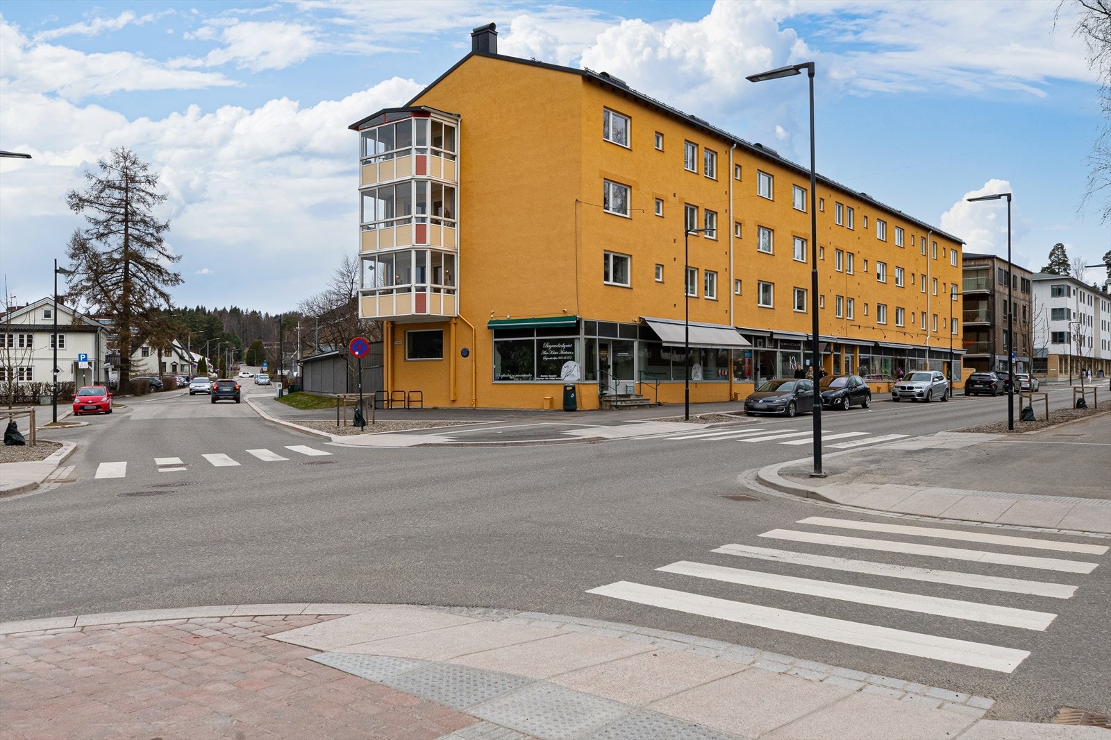 Supersentralt i krysset ved Rådhuset nærmeste nabo til byparken :-) Galleribilde