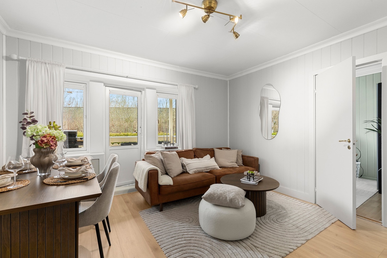 Her har du muligheten til å bosette deg i en sjarmerende 3-roms leilighet med sentral beliggenhet på Dalen. Galleribilde