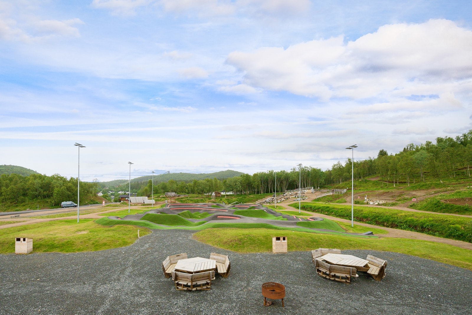 Harstad Bikepark er innen kort rekkevidde og har blitt et populært aktivitetstilbud Galleribilde