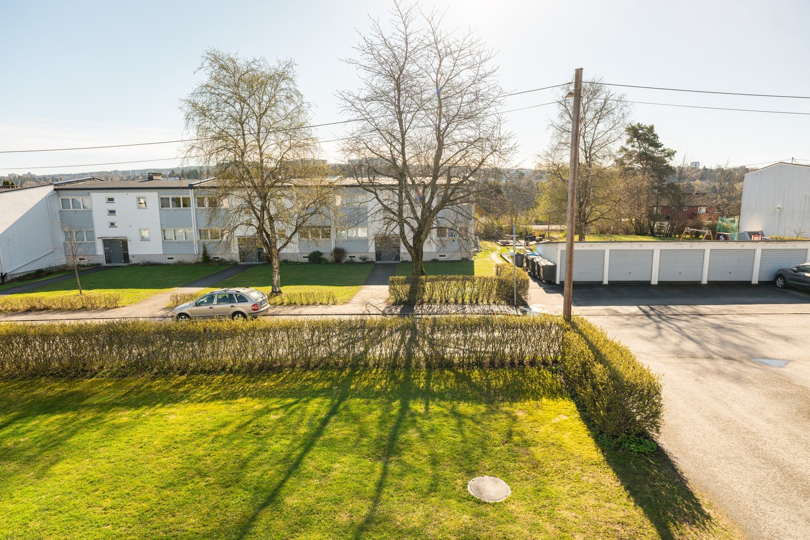 Fint utsyn mot frodige grøntarealer. Galleribilde