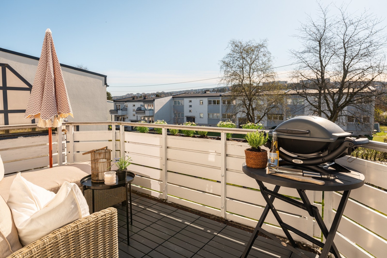 Dette er en lys og lekker 2-roms topp- og endeleilighet med gjennomgående planløsning. Galleribilde