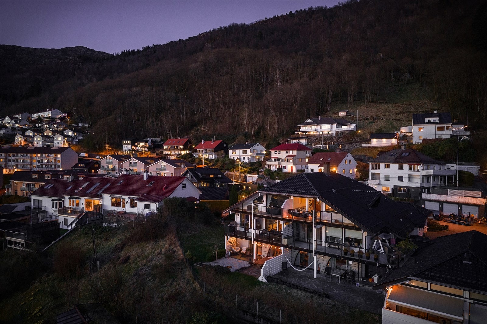 - Er man av den turglade har denne leiligheten perfekt beliggenhet. Like ved boligen starter Sikksakkstien som er en flott tur som vil føre deg til Nubbevannet/Ulriken - Galleribilde