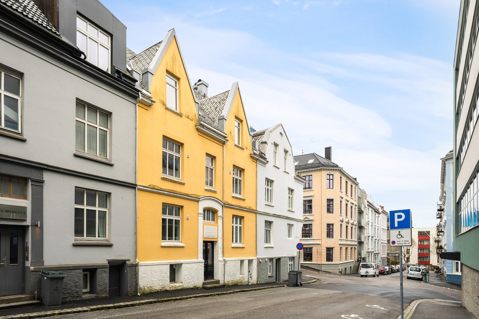 Gaten ligger tilbaketrukket, samtidig som det er kun få minutters spasertur til alt det sentrumskjernen har å tilby på. Galleribilde