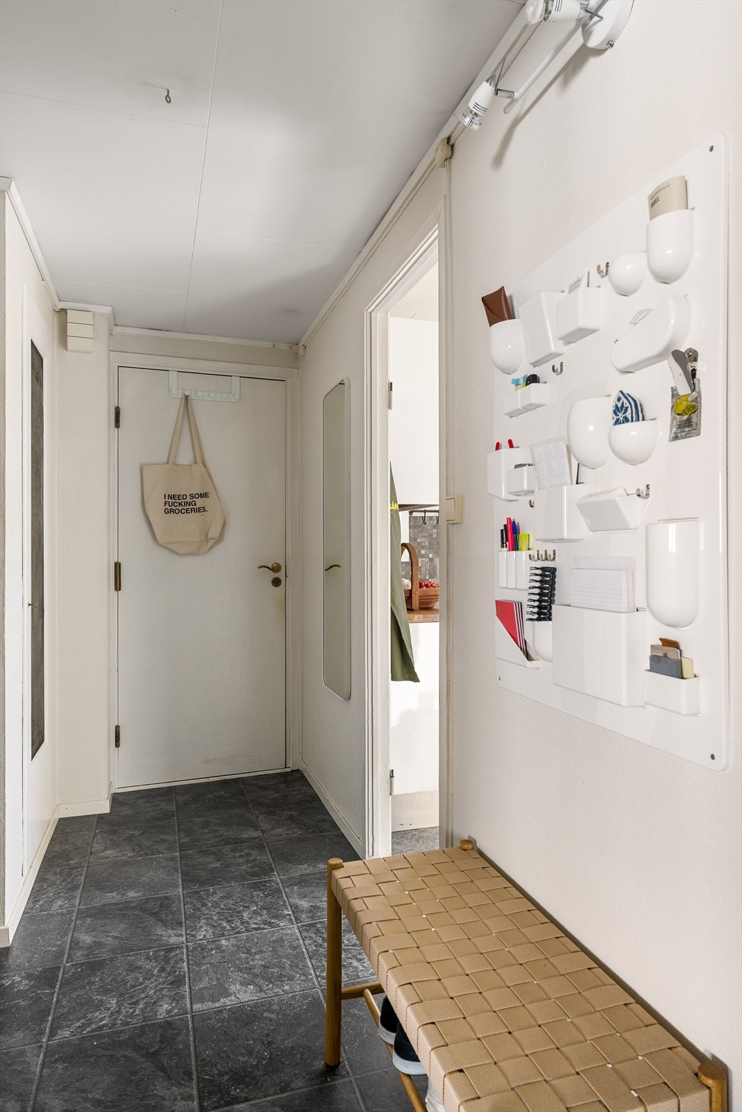 Du ønskes velkommen til en stor og luftig entré. Galleribilde