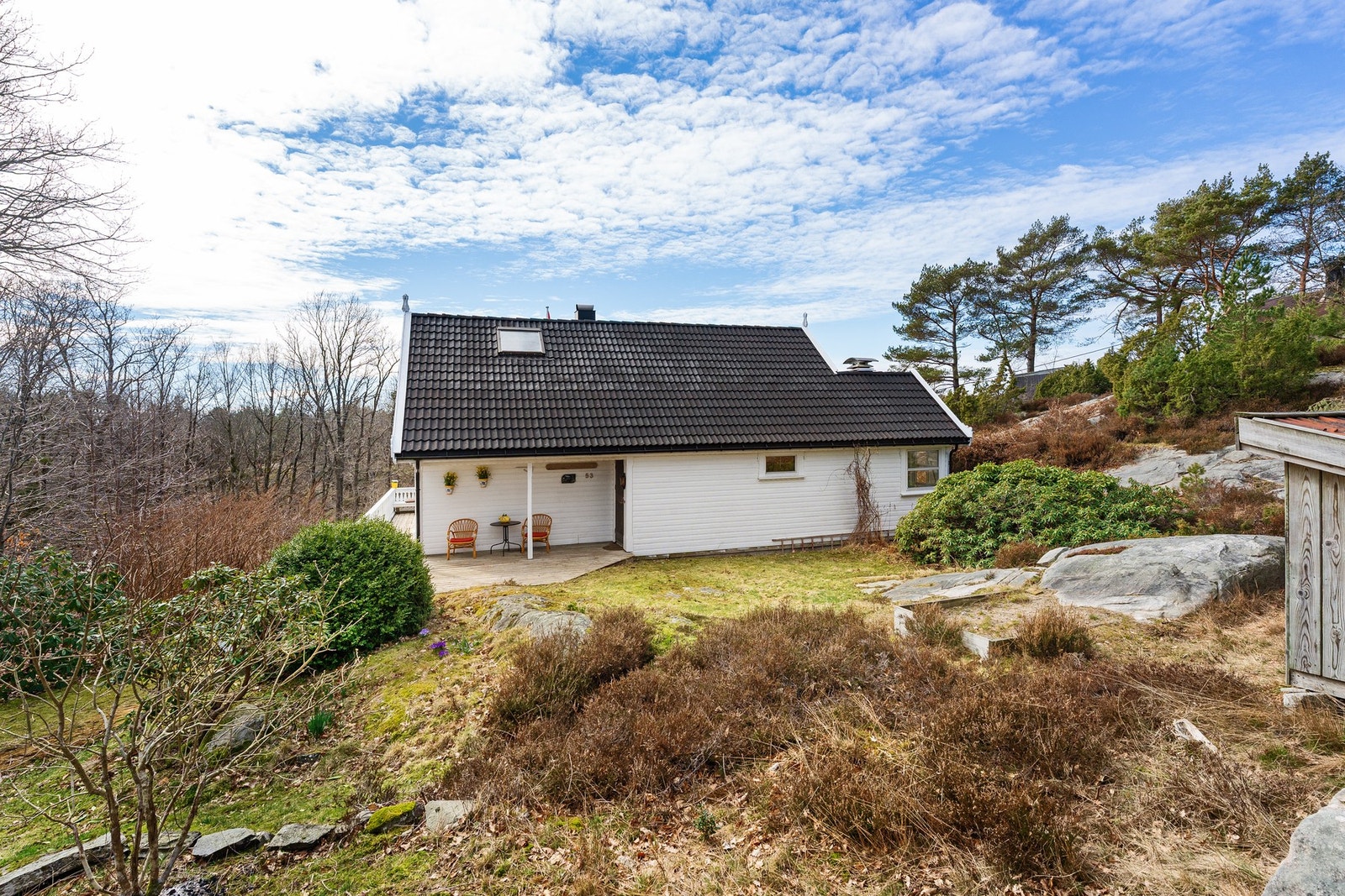 Hytta sett fra inngangspartiet Galleribilde