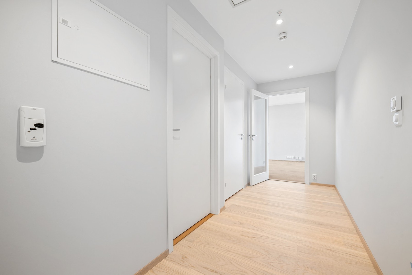 Romslig entré med gode oppbevaringsmuligheter. Galleribilde