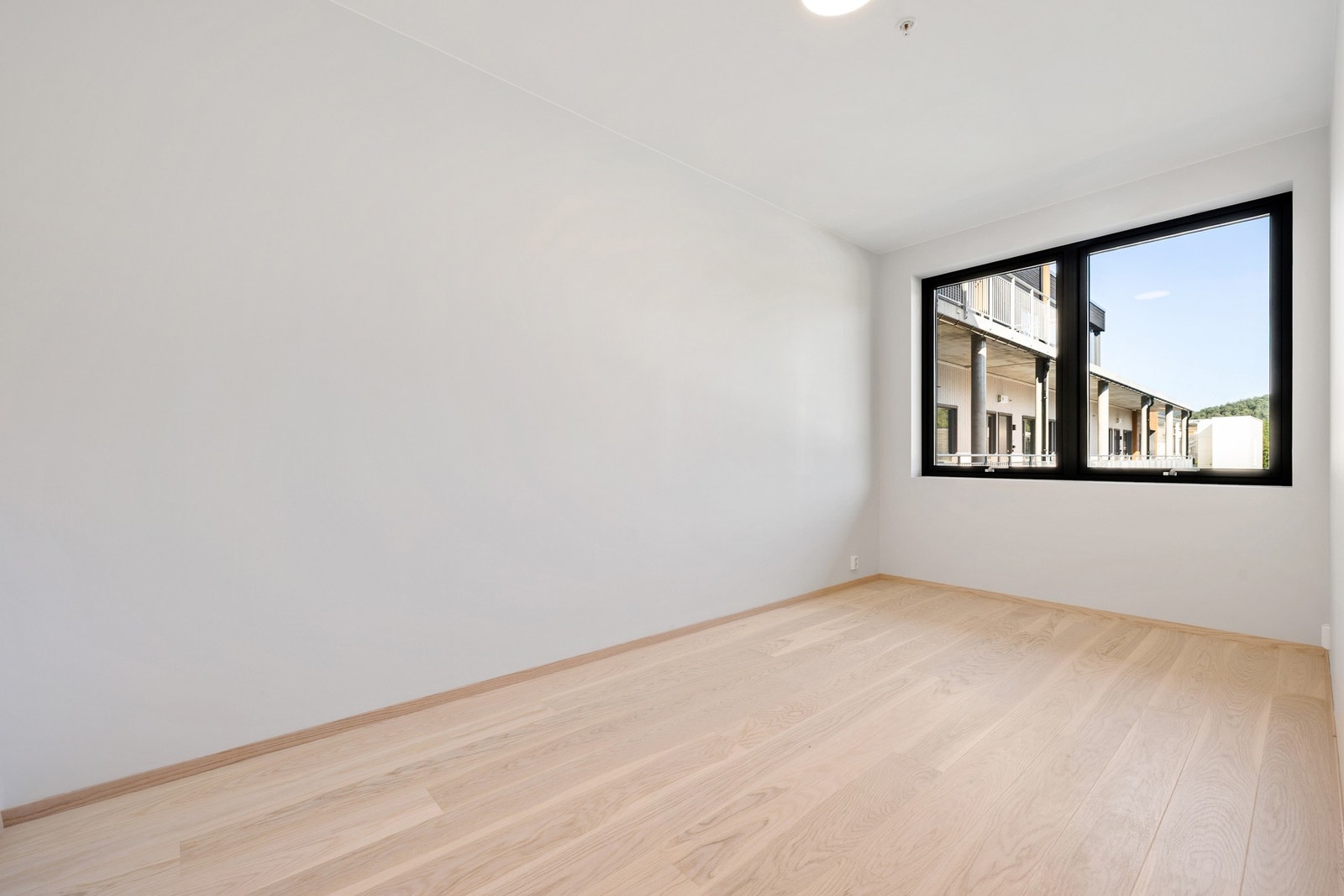 Romslig soverom. Galleribilde