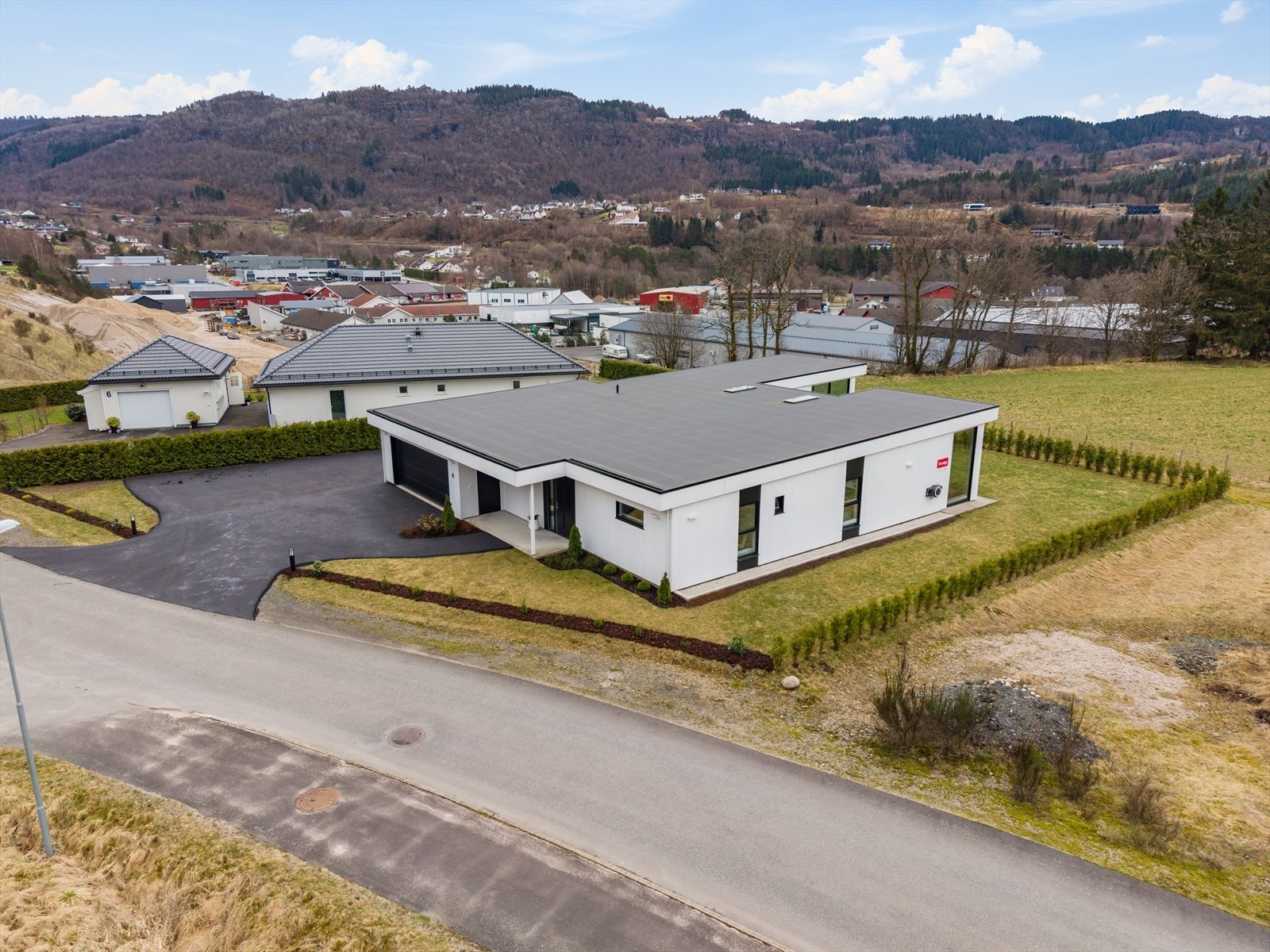 Tomtestørrelse: 907 kvm. Galleribilde