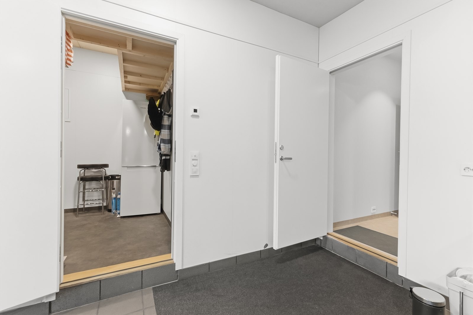 Fra garasje er det direkte adkomst til bolig og bod/ teknisk rom Galleribilde