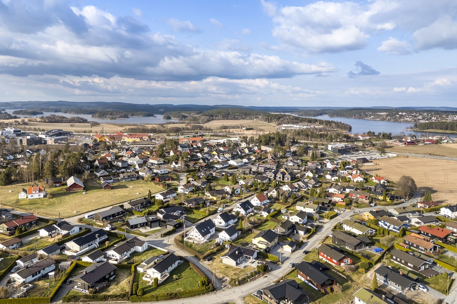 Dronefoto viser meget attraktive Grålum Galleribilde