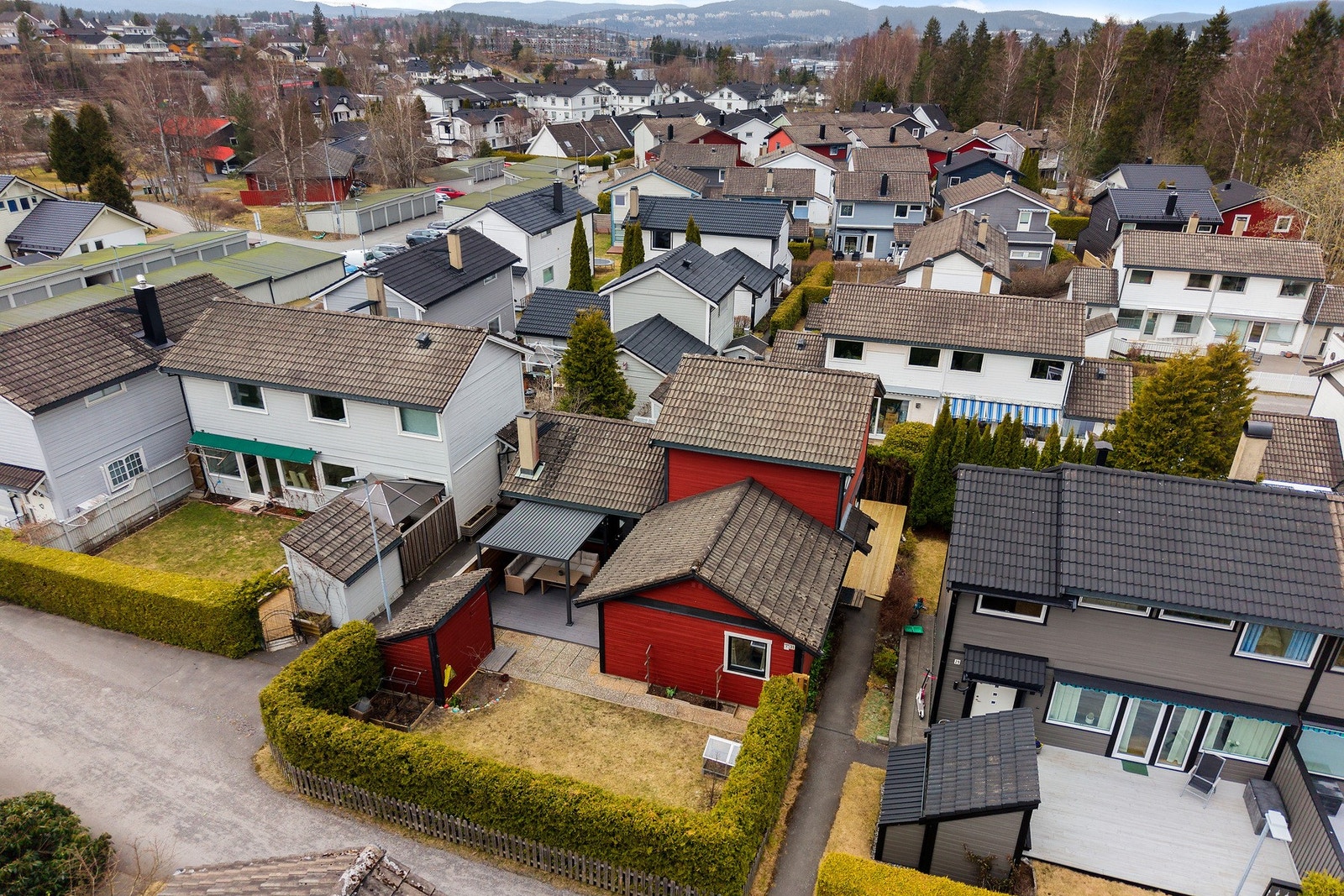 Nabolaget oppleves som hyggelig og trygt med et godt bomiljø. Galleribilde