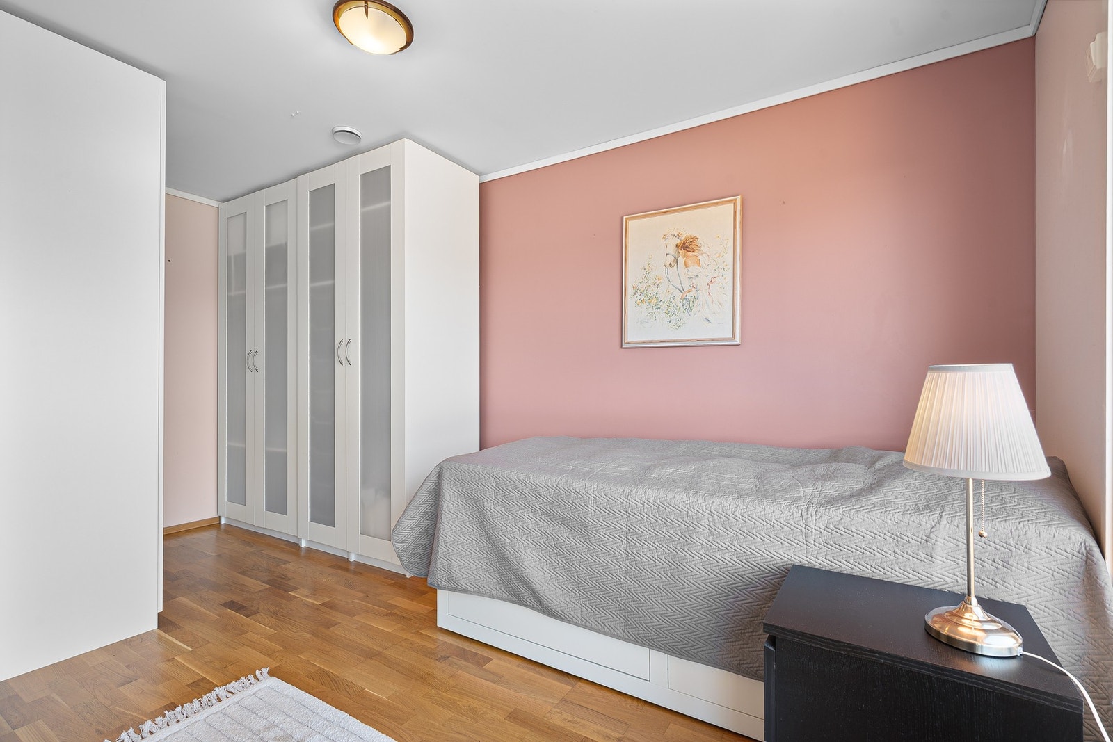 Soverom 1 er på hele 13,2m². Galleribilde