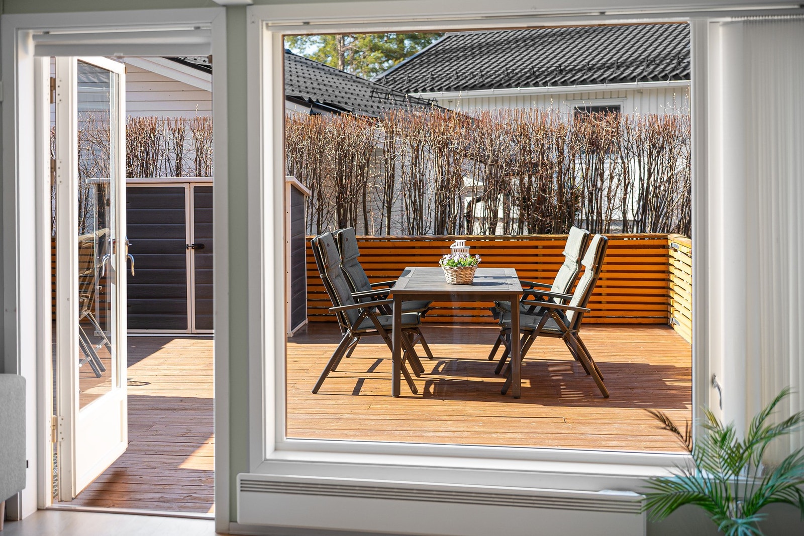 Fra stuen har du direkte utgang til solrik vestvendt terrasse. Galleribilde