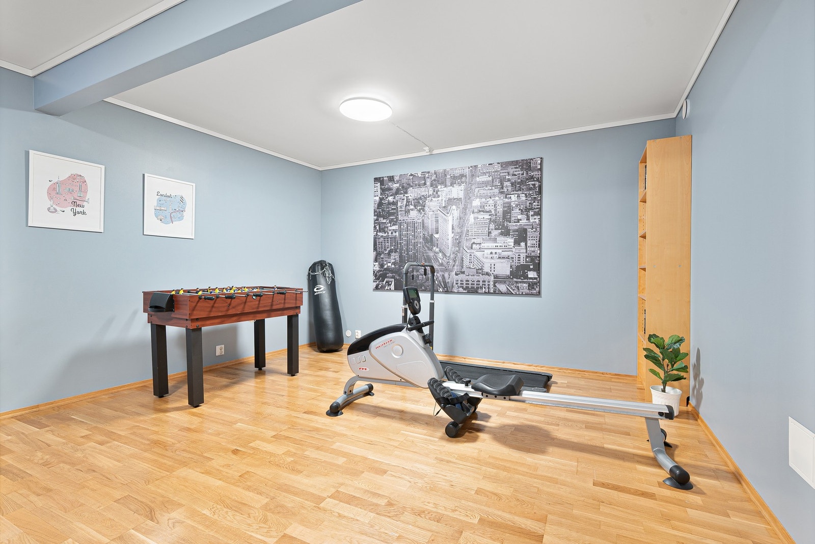 Her er det rikelig med plass til det man skulle ønske av møblement og utstyr. Galleribilde