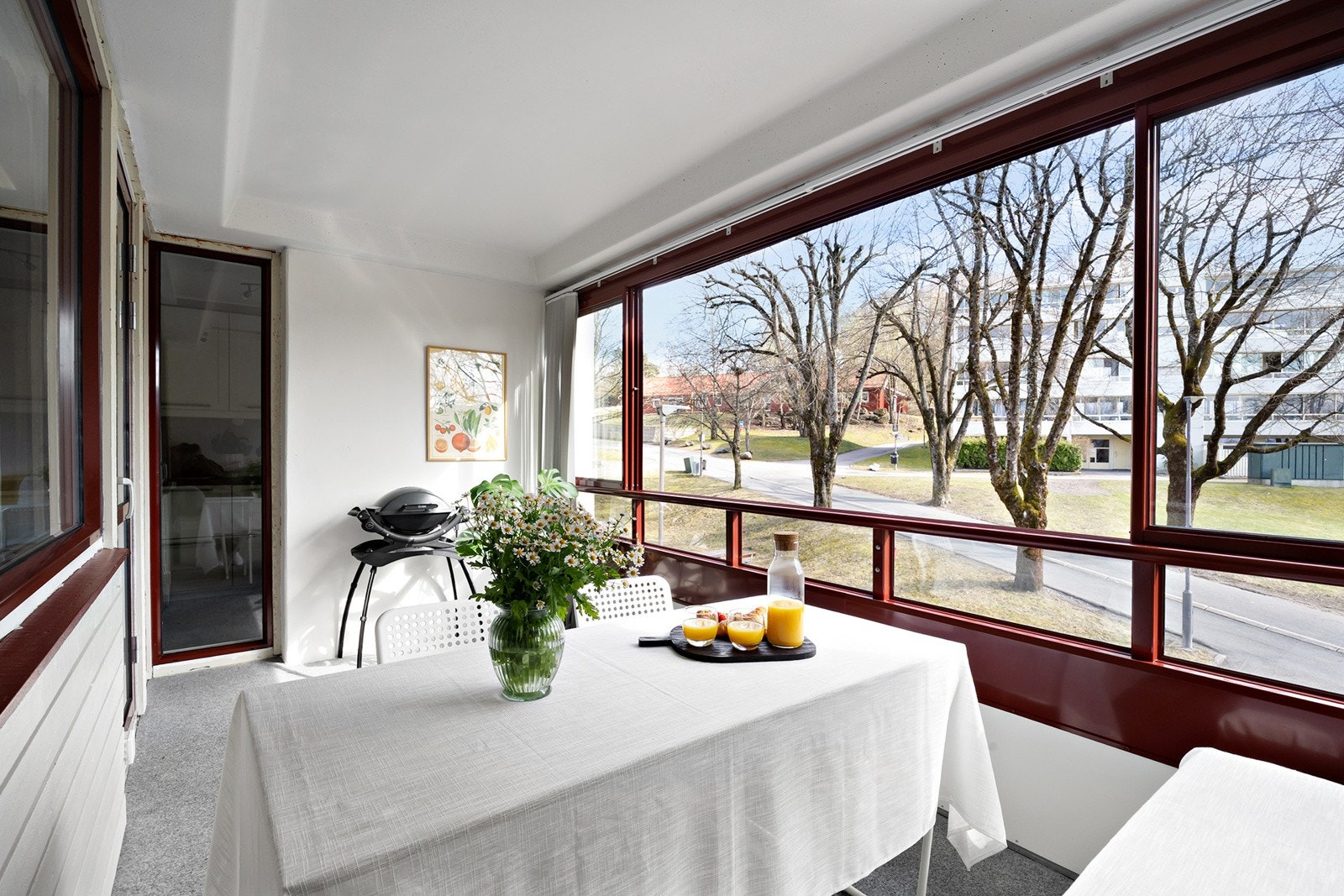 Med innglasset balkong kan man fint anvende balkongen både sommer og vinter. Galleribilde