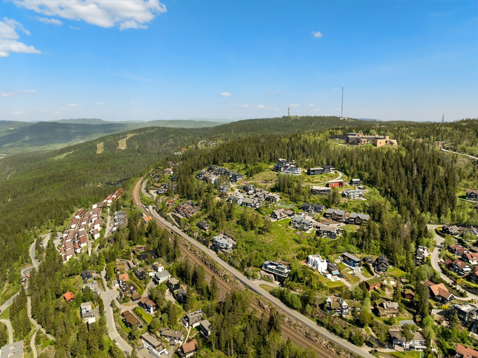 Uendelig med turmuligheter i Nordmarka og kort vei til Oslo sommerpark og Skimore Oslo Galleribilde