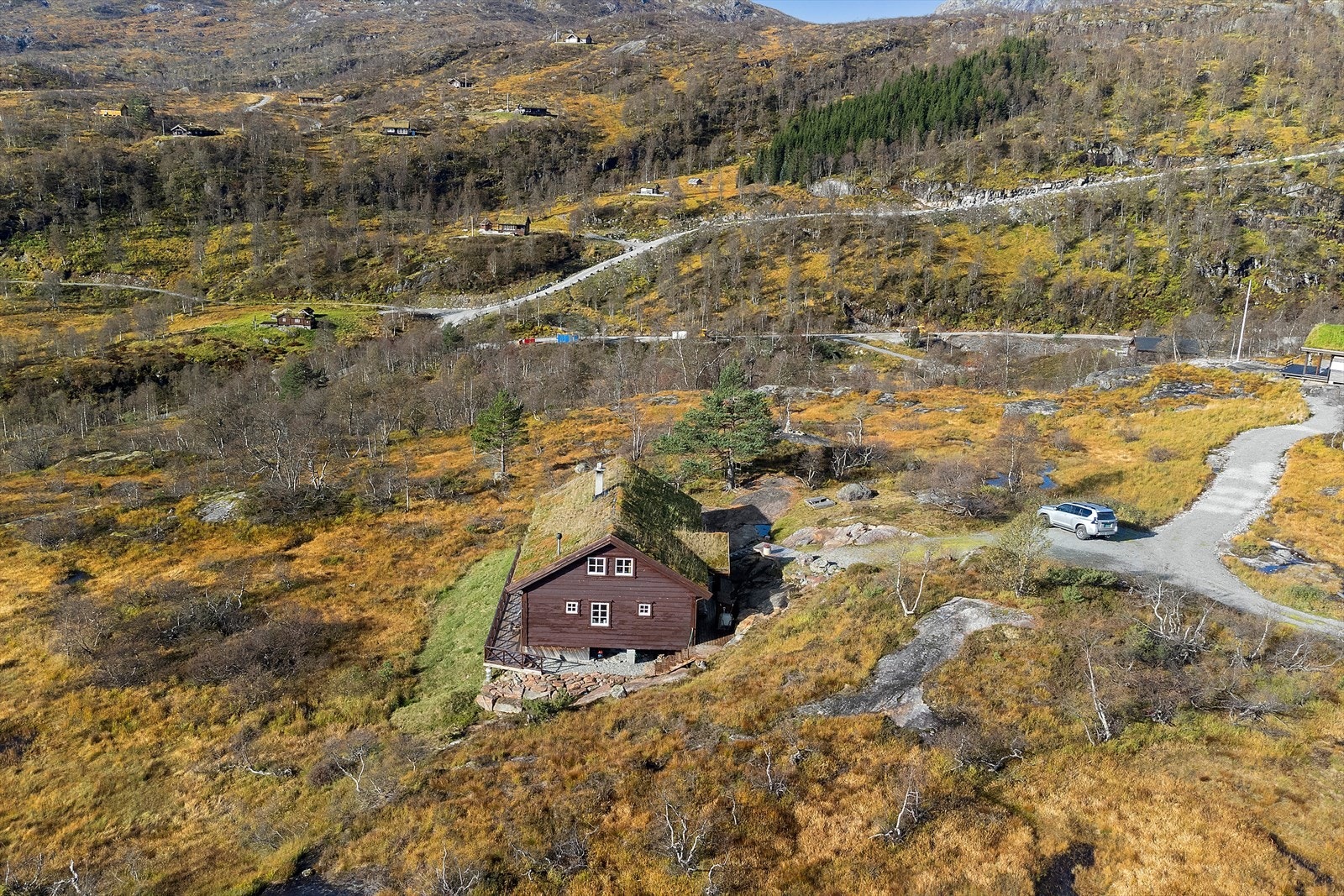 Oversikt. Parkeringsplass ved hytta Galleribilde
