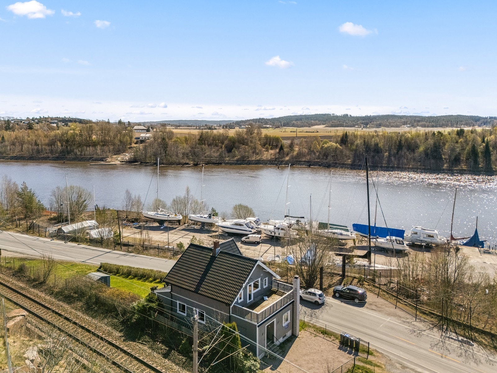EiendomsMegler 1 Sarpsborg Enghaugen - Enebolig med potensial | Oppussingsobjekt | To terrasser | Nyere kledning og vinduer fra 2019 Greåkerveien 110,