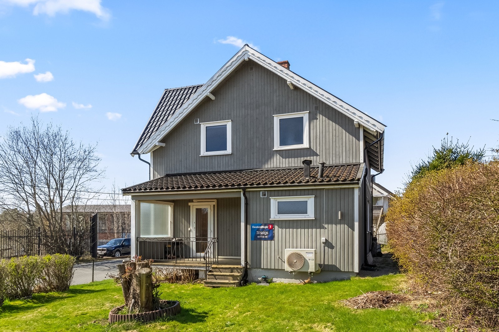 Hage med hekkbeplantning. Galleribilde