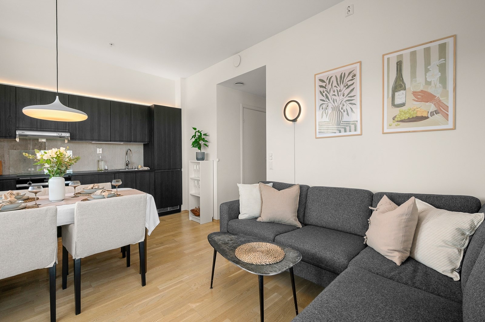 Takstmann har gjennomført en grundig tilstandsvurdering i forkant av salget, og leiligheten har fått tilstandsgrad 1 på samtlige punkter. Dette er en bolig som er svært godt ivaretatt. Galleribilde