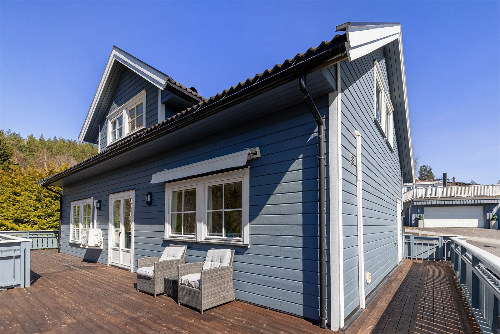Fin uteplass i tilknytning til stuen Galleribilde
